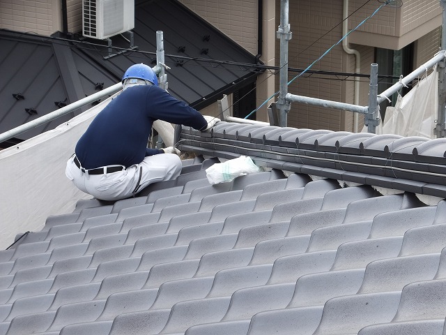 既存の漆喰の撤去